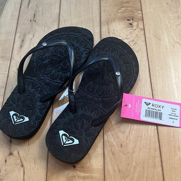 Girls Black Flip Flops - Picture 4 of 6